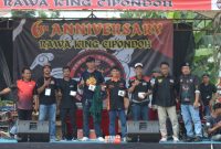 Foto bersama usai memberikan penghargaan kepada anggota terpilih dalam Anniversary 6 tahun Rawa King Cipondoh. (Foto Supriyadi)