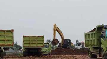 Dua Excavator Terus Bekerja di Sindang Jaya, Status Izin Galian Tanah Masih Dipertanyakan